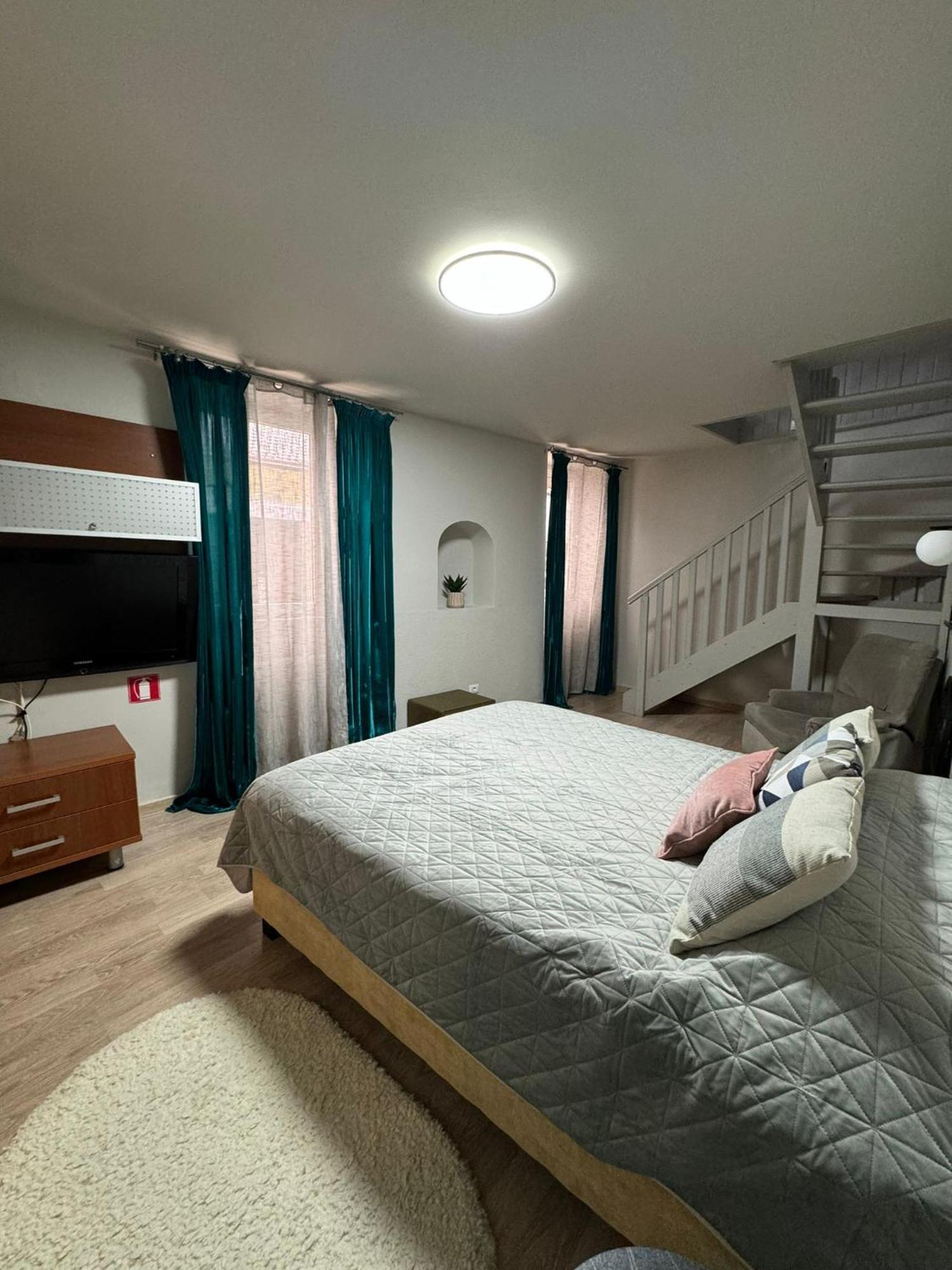 Central Stay Braşov Buitenkant foto