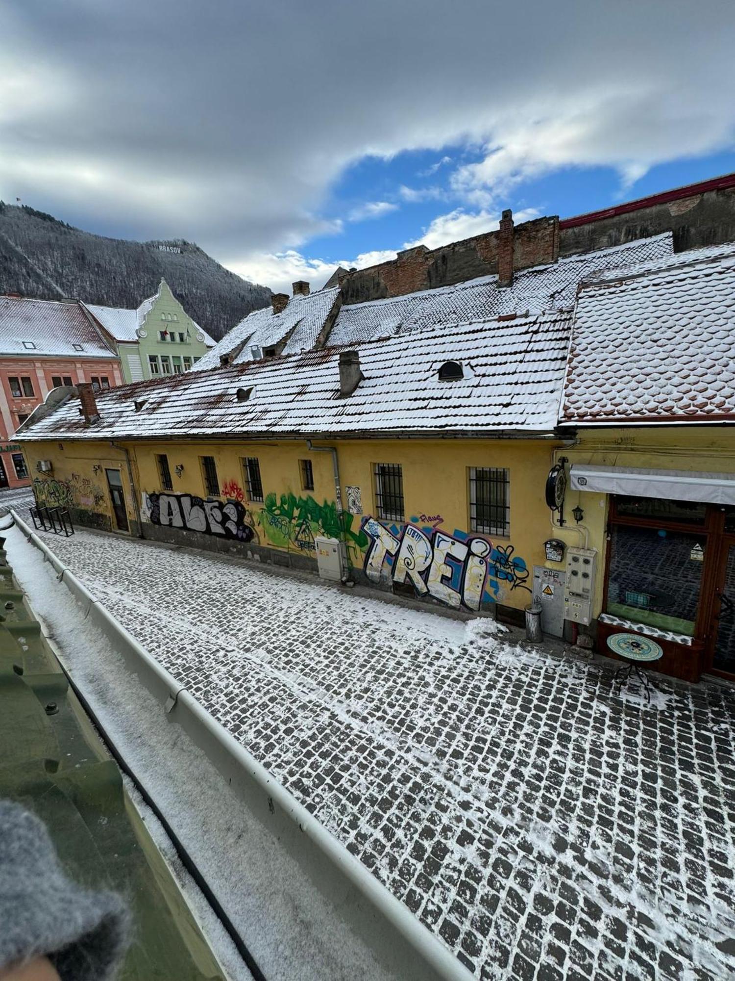Central Stay Braşov Buitenkant foto